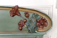 将图片加载到图库查看器,Lit Art Nouveau en bois sculpté et peint, Thème floral : Pavots / Coquelicots, France, vers 1900