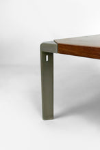 将图片加载到图库查看器,Table basse en noyer et aluminium, par Osvaldo Borsani pour Tecno, Italie, Circa 1970