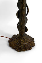 将图片加载到图库查看器,Exceptionnelle lampe de table Art Nouveau – Style Tiffany – Bronze sculpté & vitrail opalescent – Vers 1980