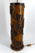 Загрузить изображение в средство просмотра галереи, Importante Lampe Sculpturale en Bois – Ancien Rouleau Encreur d’Imprimerie Art Nouveau – Design Industriel – Circa 1900