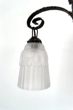 Load image into Gallery viewer, Important lustre en fer forgé, tulipes  et vasque en verre pressé-moulé, Art Deco, France, Circa 1930