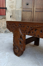 将图片加载到图库查看器,Important banc indonésien en bois de teck sculpté, Début XXe