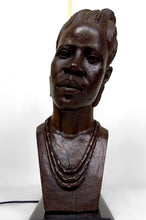 Загрузить изображение в средство просмотра галереи, Importante Lampe Sculpturale, Buste en Ebene de Femme Africaine, par Alexs Mutasa, Circa 1970