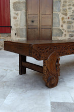将图片加载到图库查看器,Important banc indonésien en bois de teck sculpté, Début XXe