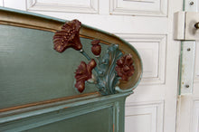 将图片加载到图库查看器,Lit Art Nouveau en bois sculpté et peint, Thème floral : Pavots / Coquelicots, France, vers 1900
