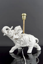 将图片加载到图库查看器,Paire de Lampes Sculpturales en Céramique Blanche , Éléphants, Italie, Circa 1970
