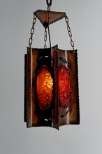 Load image into Gallery viewer, Suspension / Lustre des Potiers d'Accolay en Cuivre Patiné et Médaillons Multicolores en Résine Fractale, Circa 1970