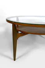 Lade das Bild in den Galerie-Viewer, Importante table basse scandinave Mid-Century en noyer et verre – Circa 1960 – Attribuée à Wilhelm Renz