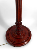 Загрузить изображение в средство просмотра галереи, Lampadaire Art Déco en noyer sculpté et abat-jour en vitrail style Tiffany – France, vers 1920