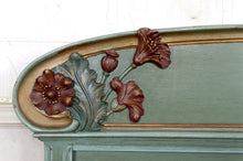 将图片加载到图库查看器,Lit Art Nouveau en bois sculpté et peint, Thème floral : Pavots / Coquelicots, France, vers 1900