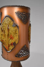 Charger l'image dans la galerie, Importante Lampe des Potiers d'Accolay en Céramique, Cuivre Patiné et Médaillons Multicolores en Résine Fractale, Circa 1970