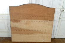 Загрузить изображение в средство просмотра галереи, Important porte-pipes en Cuir Repoussé, France, XXe