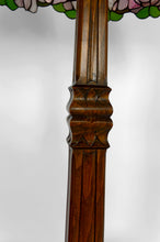 将图片加载到图库查看器,Lampadaire Arts & Crafts d’exception en bois sculpté et vitrail floral – vers 1920