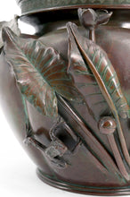Загрузить изображение в средство просмотра галереи, Exceptionnelle jardinière / cache-pot en bronze japonais patiné Japon – Époque Meiji, vers 1880