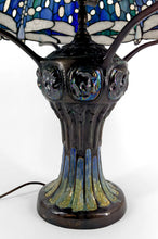 将图片加载到图库查看器,Importante lampe de salon Art Nouveau, Bronze patiné et Vitrail, d'après Tiffany Studios, Années 1980