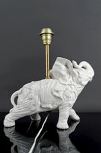 将图片加载到图库查看器,Paire de Lampes Sculpturales en Céramique Blanche , Éléphants, Italie, Circa 1970
