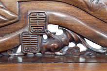 Lade das Bild in den Galerie-Viewer, 4 importants fauteuils asiatiques aux Chauves-Souris et Grues, Indochine ou Chine du Sud, Circa 1880