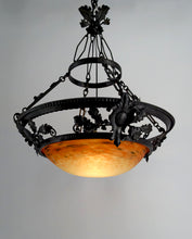 Load image into Gallery viewer, Lustre/Suspension en Fer Forgé et Pâte de Verre Soufflée, Attribué à Muller Frères Lunéville, Art Nouveau / Art Déco, France, circa 1900-1920