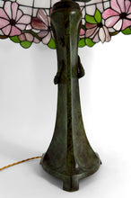 Charger l'image dans la galerie, Importante lampe en bronze et vitrail type Tiffany, Style Art nouveau – Circa 1970-1980