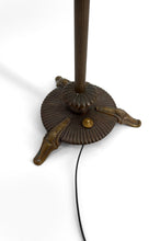 将图片加载到图库查看器,Lampadaire liseuse Art Déco en bronze et vitrail polychrome, Circa 1920