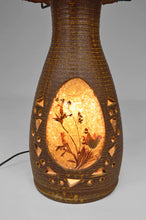 Charger l'image dans la galerie, Importante Lampe des Potiers d'Accolay en Céramique, Cuivre Patiné et Médaillons Multicolores en Résine Fractale, Circa 1970