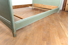 将图片加载到图库查看器,Lit Art Nouveau en bois sculpté et peint, Thème floral : Pavots / Coquelicots, France, vers 1900