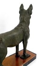 Загрузить изображение в средство просмотра галереи, Importante sculpture représentant un Berger Allemand, Trophée pour le Challenge Perrier, France, 1942