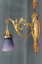 Загрузить изображение в средство просмотра галереи, Paire d'applique Rococo / Louis XV en bronze doré, socles en noyer et tulipes en verre, France, Circa 1900