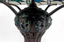 将图片加载到图库查看器,Importante lampe de salon Art Nouveau, Bronze patiné et Vitrail, d'après Tiffany Studios, Années 1980