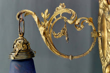 Загрузить изображение в средство просмотра галереи, Paire d'applique Rococo / Louis XV en bronze doré, socles en noyer et tulipes en verre, France, Circa 1900