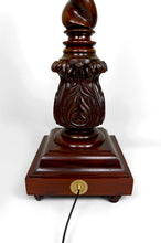 将图片加载到图库查看器,Important Lampadaire Colonne Victorienne Torsadée en Noyer Massif, Royaume-Uni, Style Tudor, Circa 1900