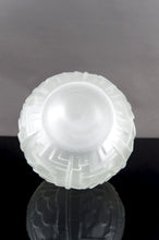 Загрузить изображение в средство просмотра галереи, Lampe champignon Art déco en verre pressé moulé, attribuée à Muller Frères, vers 1930
