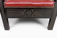 Lade das Bild in den Galerie-Viewer, Paire de Fauteuils Art Deco Colonial en Bois Sculpté, Algérie Française, Circa 1930