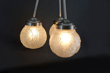 Загрузить изображение в средство просмотра галереи, Rare lustre Art déco à trois feux signé Muller Frères, modèle « Paons », Bronze nickelé, France, vers 1925