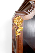 将图片加载到图库查看器,Vitrine Art Nouveau, Bronzes dorés sur un thème floral, France, vers 1900