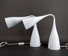 Charger l'image dans la galerie, Paire de Lampes Vintage Design en Tôle Émaillée Blanche , vers 1970