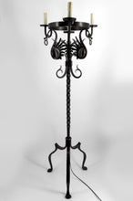 将图片加载到图库查看器,Important lampadaire en fer forgé à décor de dragons, Style néo-gothique, Art nouveau / Liberty, Italie, vers 1900