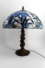 将图片加载到图库查看器,Exceptionnelle lampe de table Art Nouveau – Style Tiffany – Bronze sculpté & vitrail opalescent – Vers 1980