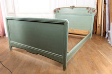 将图片加载到图库查看器,Lit Art Nouveau en bois sculpté et peint, Thème floral : Pavots / Coquelicots, France, vers 1900