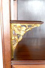 将图片加载到图库查看器,Vitrine Art Nouveau, Bronzes dorés sur un thème floral, France, vers 1900