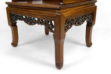 Lade das Bild in den Galerie-Viewer, 4 importants fauteuils asiatiques aux Chauves-Souris et Grues, Indochine ou Chine du Sud, Circa 1880