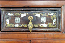 将图片加载到图库查看器,Important Cabinet Asiatique en bois sculpté, Vietnam ou Chine, Circa 1880