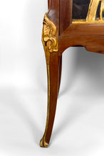 将图片加载到图库查看器,Vitrine Art Nouveau, Bronzes dorés sur un thème floral, France, vers 1900