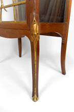 将图片加载到图库查看器,Vitrine Art Nouveau, Bronzes dorés sur un thème floral, France, vers 1900