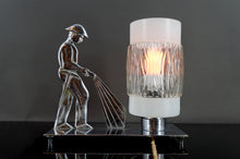 将图片加载到图库查看器,Rare Lampe en Bronze Chromé – "Soldat du Feu" – Art Déco Moderniste, Pologne, Circa 1950-1960