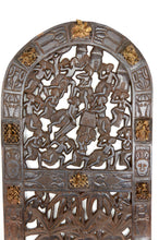 Загрузить изображение в средство просмотра галереи, Porte Africaine Monoxyle en Bois Sculpté et Bronze de Chef de Village Bamoun, Cameroun, début XXe
