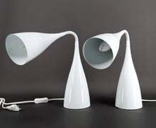 Charger l'image dans la galerie, Paire de Lampes Vintage Design en Tôle Émaillée Blanche , vers 1970
