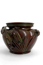 Загрузить изображение в средство просмотра галереи, Exceptionnelle jardinière / cache-pot en bronze japonais patiné Japon – Époque Meiji, vers 1880