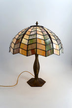 将图片加载到图库查看器,Lampe de table Art nouveau / Tiffany en bronze et vitrail – Pièce décorative d’exception – Circa 1980
