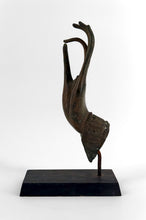 Загрузить изображение в средство просмотра галереи, Main de Bouddha en Bronze Patiné, montée sur Socle, Thaïlande, XXe Siècle